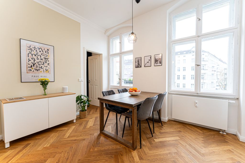 Rent 2 rooms apartment Berlin | Entire place | Berlin | Urbaner Luxus: Neu renovierte 3-Zimmer-Wohnung im Kollwitzkiez | Hominext