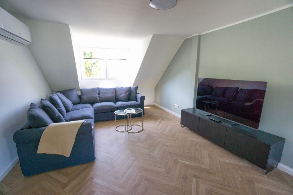 Rent 2 rooms apartment Essen | Entire place | Essen | Wunderschönes Maisonetteloft | Hominext