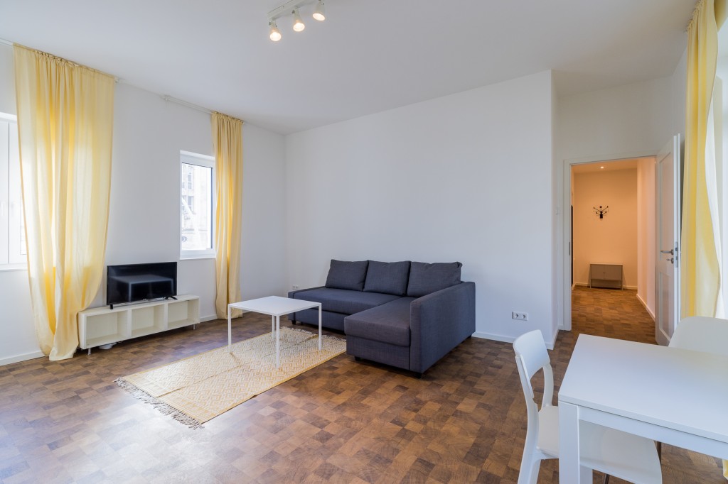 Rent 2 rooms apartment Berlin | Entire place | Berlin | Schöne helle 3-Zimmer Wohnung mit Balkon am Hermannplatz | Hominext