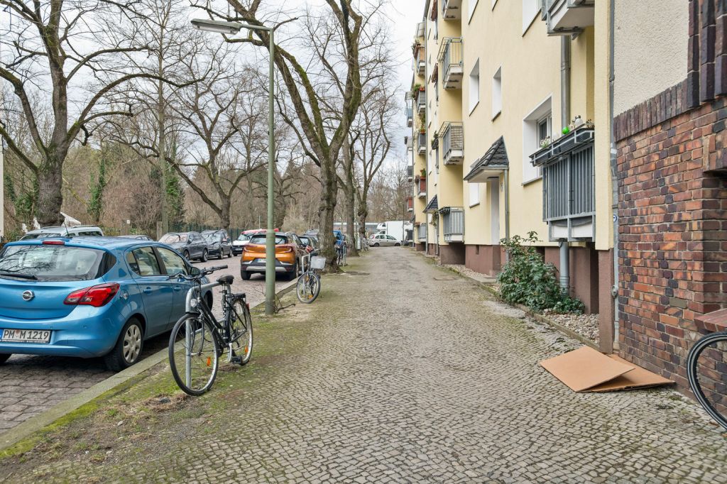 Rent 2 rooms apartment Berlin | Entire place | Berlin | Vollsanierte moderne 3 Zi. Wohnung in Neukölln mit einem großen schönen Park direkt bei der Wohnung. | Hominext