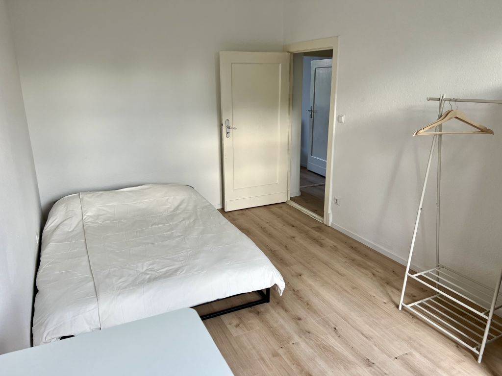 Rent 2 rooms apartment Berlin | Entire place | Berlin | Ruhige, frisch renovierte 3-Zimmer-Wohnung am Tempelhofer Feld | Hominext