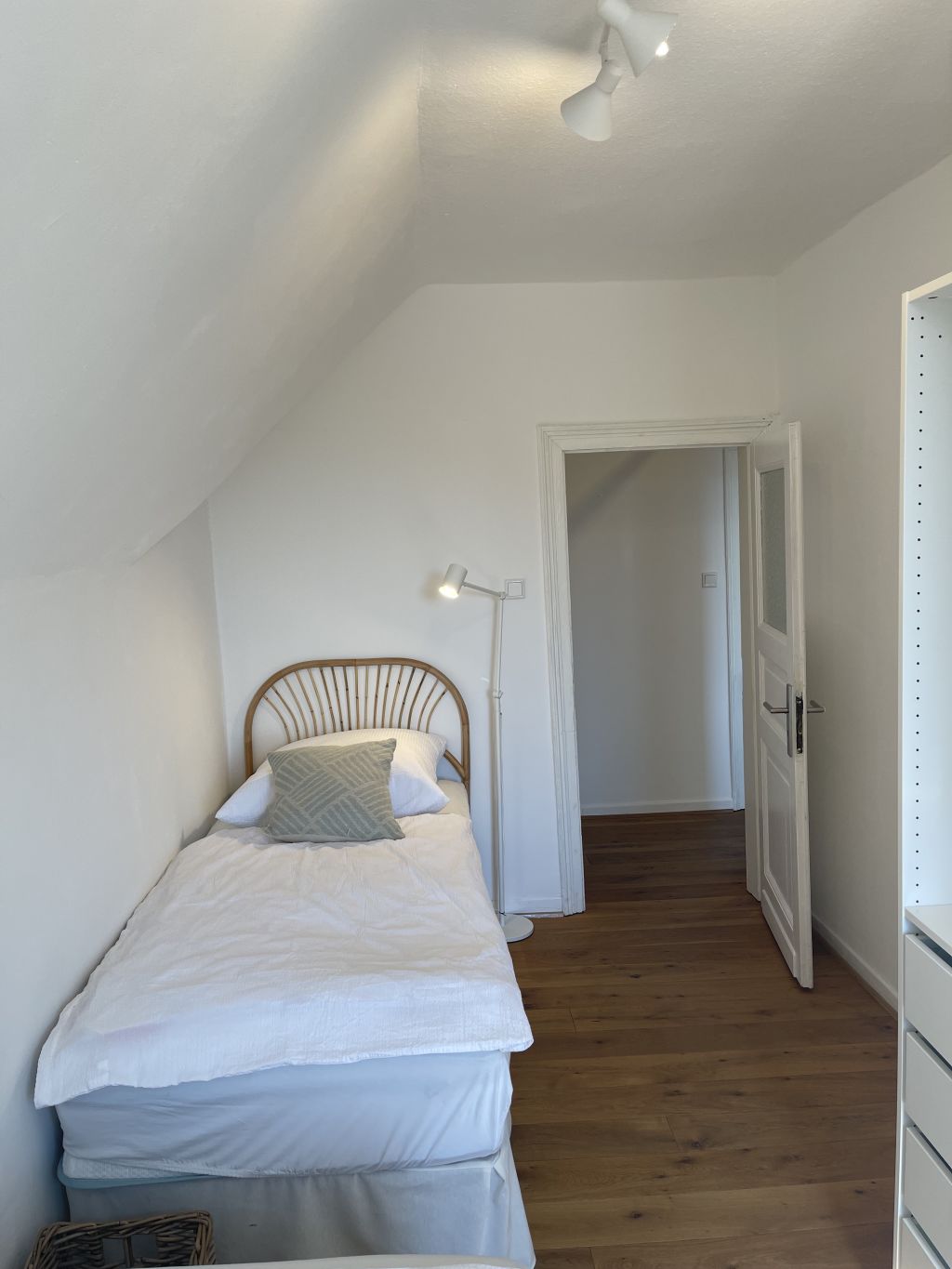 Miete 1 Zimmer Wohnung Langenfeld (Rheinland) | Ganze Wohnung | Langenfeld (Rheinland) | Apartment in einem Gutshof am See zwischen Düsseldorf und Köln | Hominext