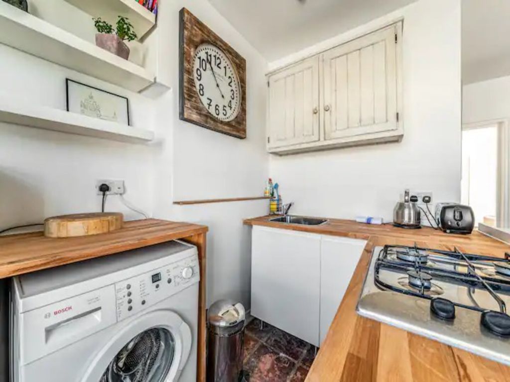 Top floor flat, 9 Bonchurch Rd,W10 5SD London