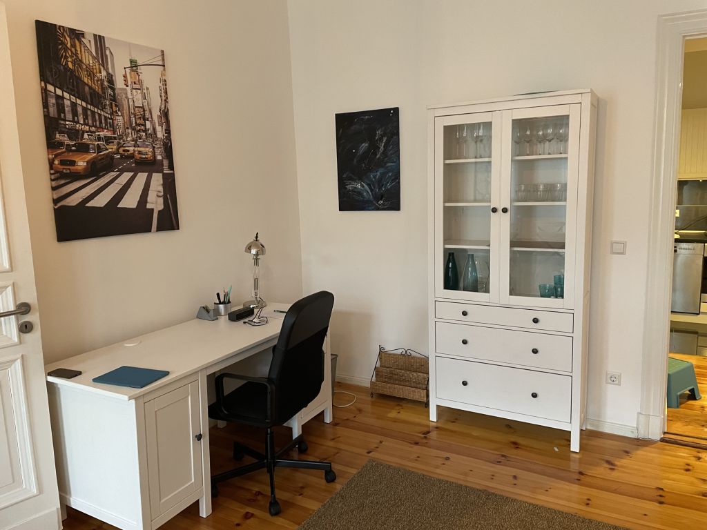 Rent 1 room apartment Berlin | Entire place | Berlin | Individuelle Altbauwohnung mit Kamin und wie Balkonen in zentraler Wohnlage | Hominext