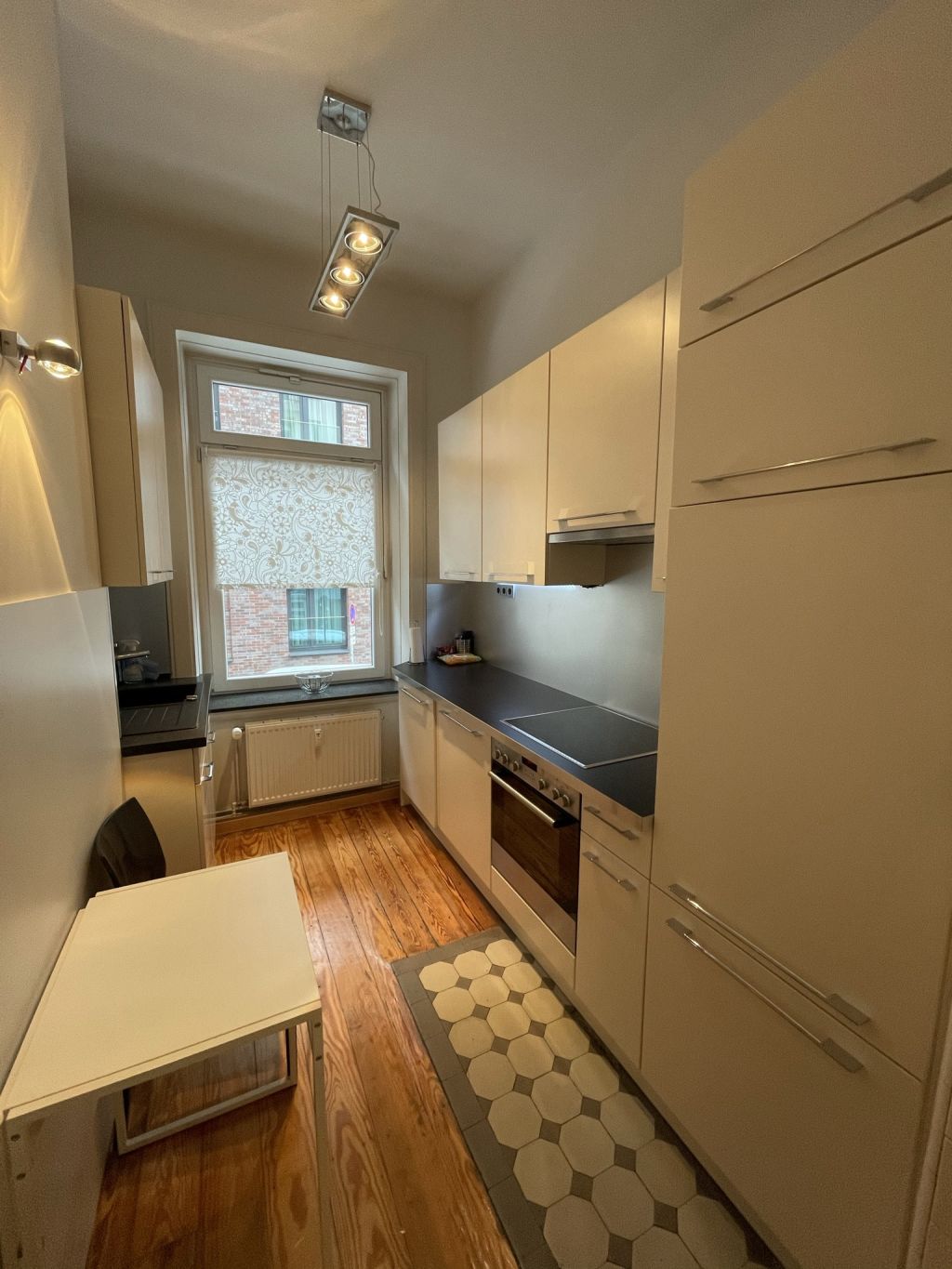 Miete 1 Zimmer Wohnung Hamburg | Ganze Wohnung | Hamburg | Charmante komfortable 2 Zi-Whg. im klassischen Altbau direkt in der City am Michel | Hominext