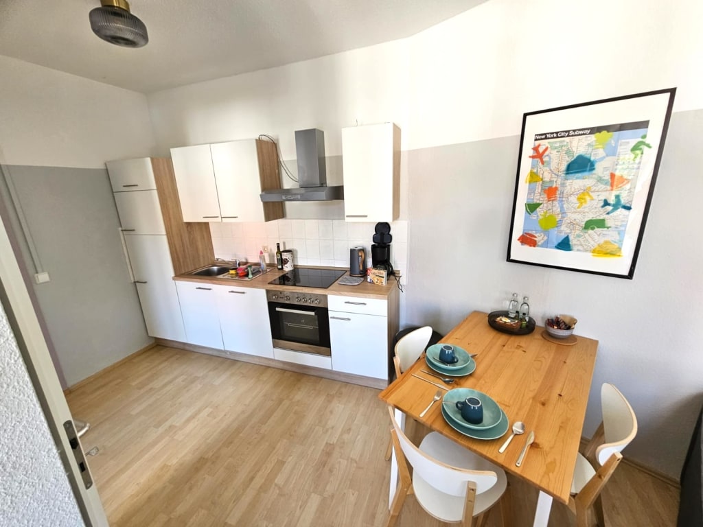 Rent 1 room apartment Erfurt | Entire place | Erfurt | Helle Altbauwohnung in zentraler Lage am Park | Hominext