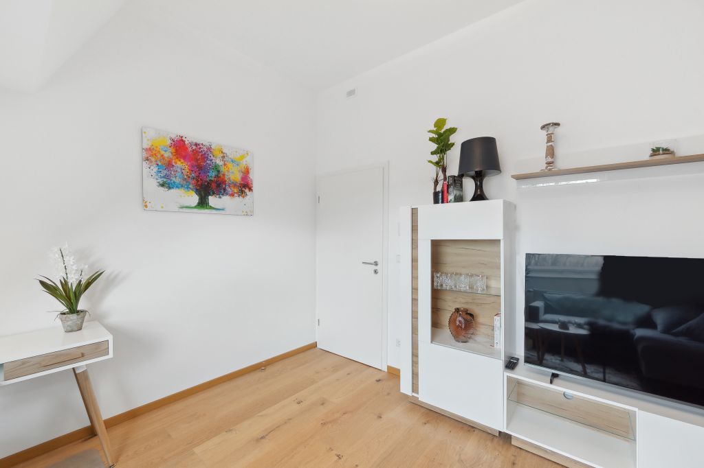 Rent 1 room apartment Weichering | Entire place | Weichering | Helle Dachgeschosswohnung - in der Natur und doch stadtnah | Hominext