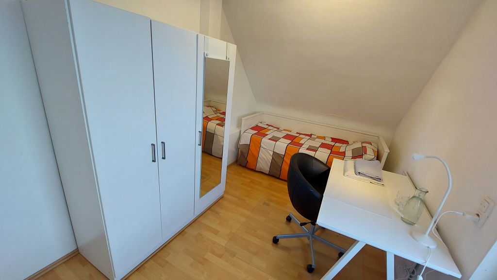 Miete 1 Zimmer Wohnung Hürth | Studio | Hürth | Helles Zimmer mit großem Balkon | Hominext