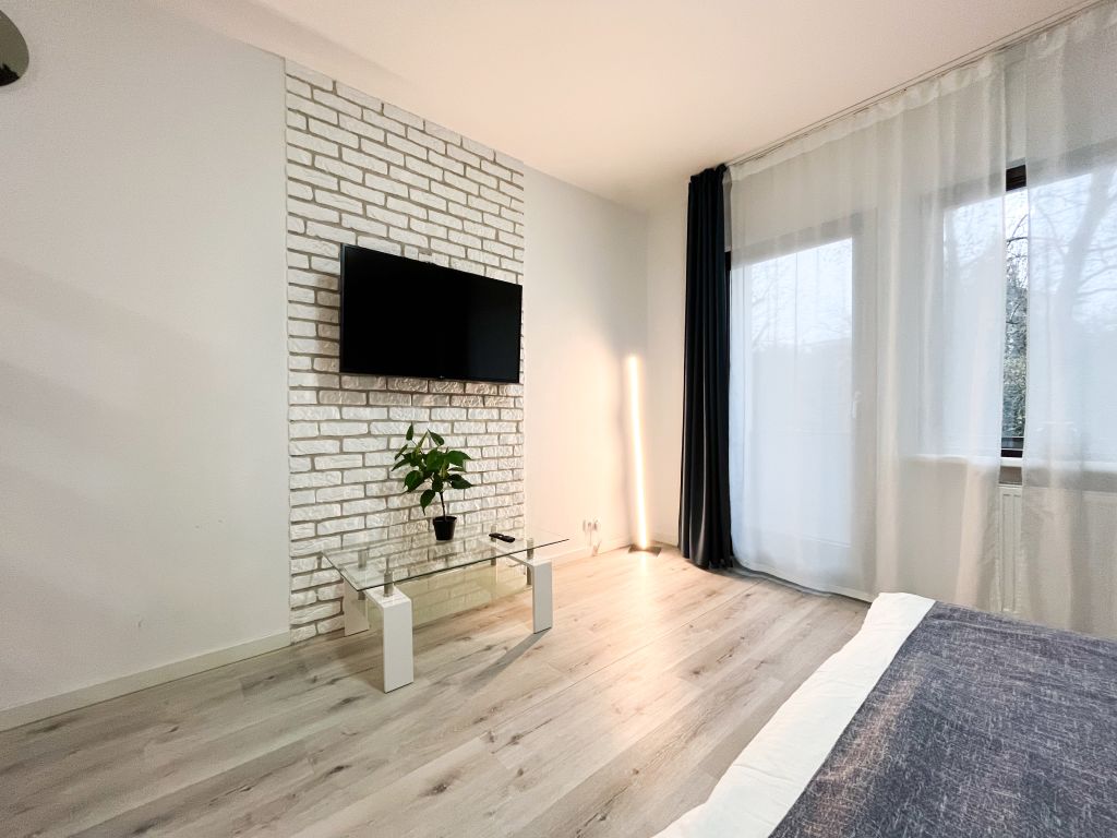 Rent 1 room apartment Frankfurt am Main | Entire place | Frankfurt am Main | PREMIUM-APARTMENT MIT SKYLINE- UND PARKBLICK | Hominext