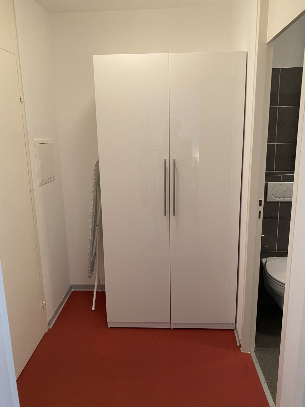 Rent 1 room apartment Wiesbaden | Entire place | Wiesbaden | Schöne, frisch renovierte und möblierte 1-Zimmer Wohnung mit Balkon und Internet in Wiesbaden Badewanne, Internet, Münzwaschmaschine, Parkettboden, Balkon, ruhige Lage | Hominext