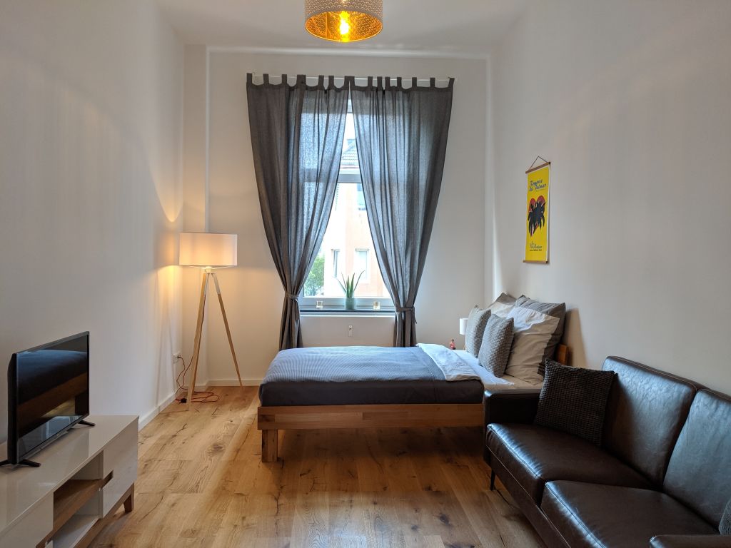 Miete 1 Zimmer Wohnung Düsseldorf | Ganze Wohnung | Düsseldorf | Helles, modernes Altbau-Apartment in zentraler Lage mit Balkon&Garten (fast Wifi) | Hominext