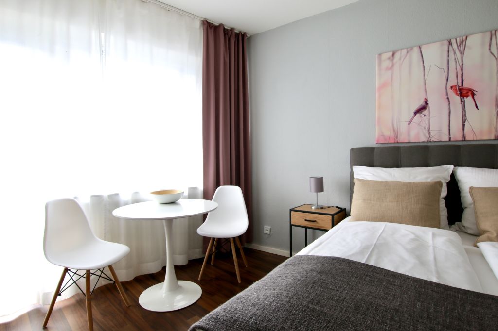 Miete 1 Zimmer Wohnung Köln | Ganze Wohnung | Köln | Ruhiges Apartment mit Balkon am Barbarossaplatz | Hominext