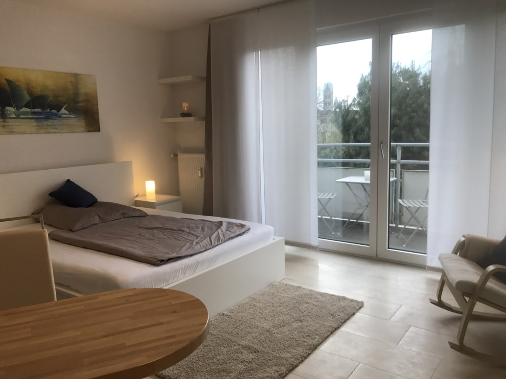 Rent 1 room apartment Düsseldorf | Entire place | Düsseldorf | Ruhig, gemütliche und helle Wohnung mit Balkon zur Gartenseite in Hofgartennähe | Hominext