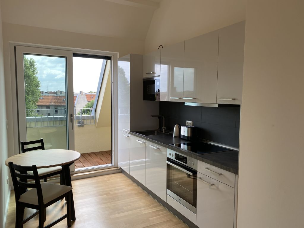 Rent 2 rooms apartment Berlin | Entire place | Berlin | Neues Dachgeschoss mit zwei Terassen in Neukölln | Hominext