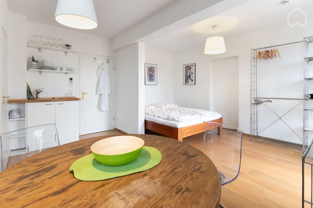 Miete 1 Zimmer Wohnung Stuttgart | Ganze Wohnung | Stuttgart | 1-Zimmer-Apartment mit wundervoller Aussicht und direkter Anbindung an die U5/U6/U7 | Hominext