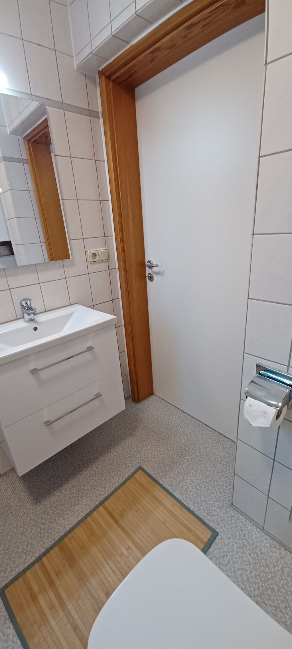 Rent 1 room apartment Leverkusen | Entire place | Leverkusen | CHIC - Top-Küche, großzügige Wohnung in  Ruhiglage | Hominext