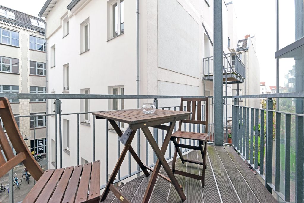 Rent 1 room apartment Berlin | Entire place | Berlin | 2-Zimmer Traum-Apartment mit Blick auf den Weinbergpark am Rosenthaler Platz | Hominext