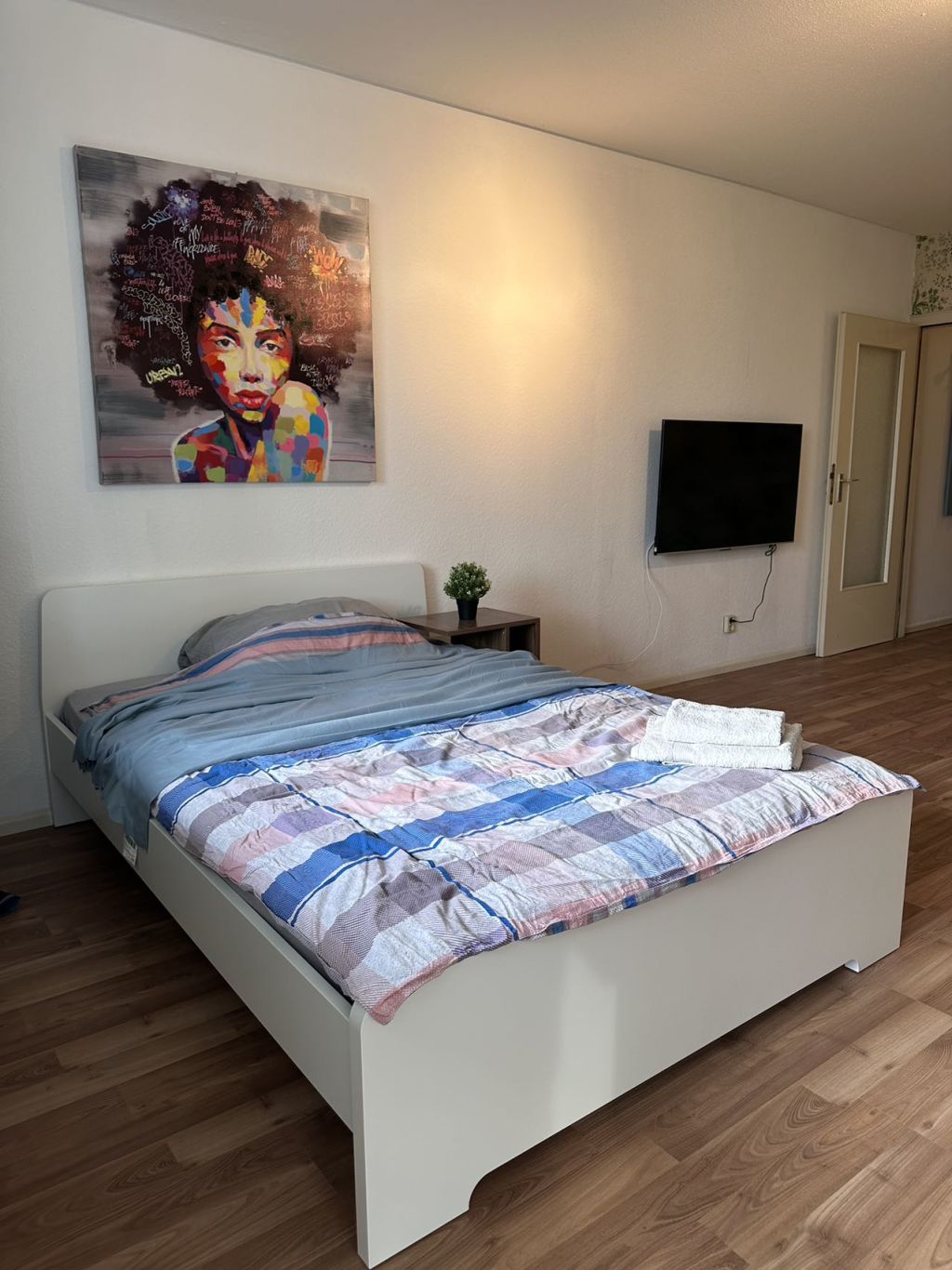 Miete 1 Zimmer Wohnung Bonn | Ganze Wohnung | Bonn | Voll möbliertes sonniges Studio mit Parking, Balkon, ausgestatteter Küche, und Netflix | Hominext