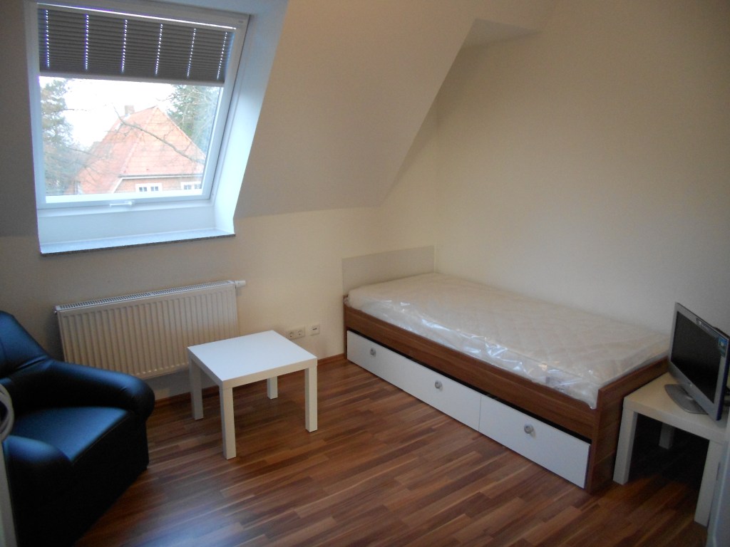 Miete 1 Zimmer Wohnung Kiel | Ganze Wohnung | Kiel | schönes Einzimmer-Apartment in repräsentativer Stadtvilla | Hominext