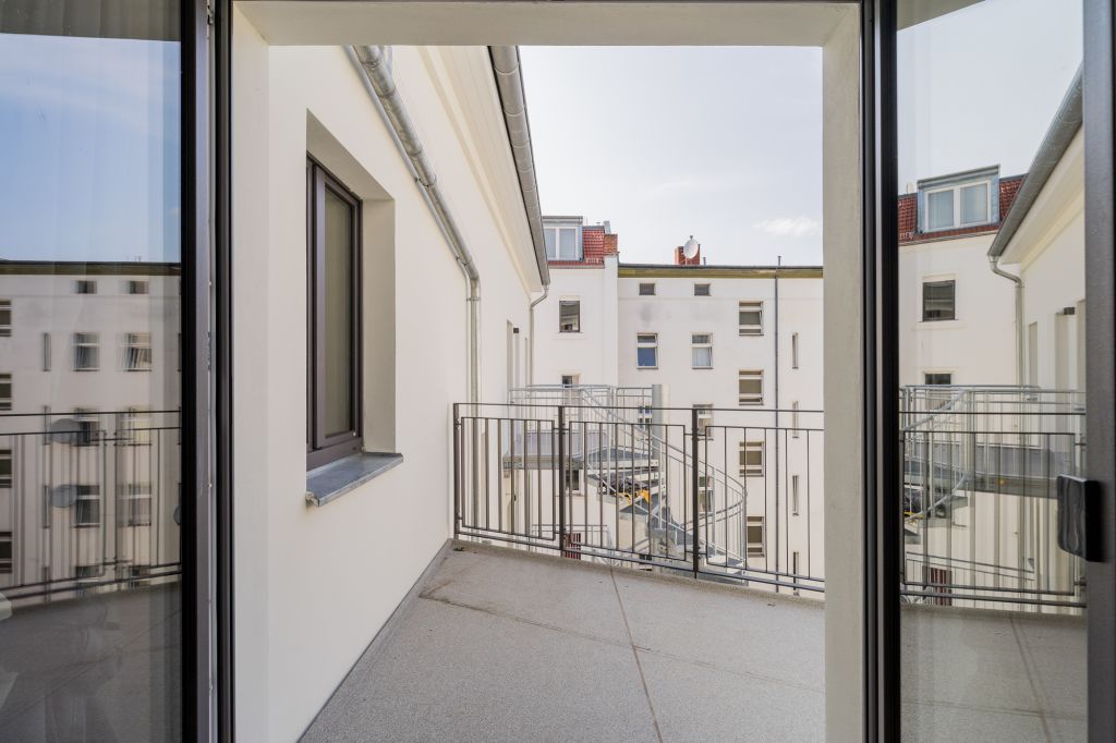 Rent 2 rooms apartment Berlin | Entire place | Berlin | Schöne helle 3-Zimmer Wohnung mit Balkon am Hermannplatz | Hominext