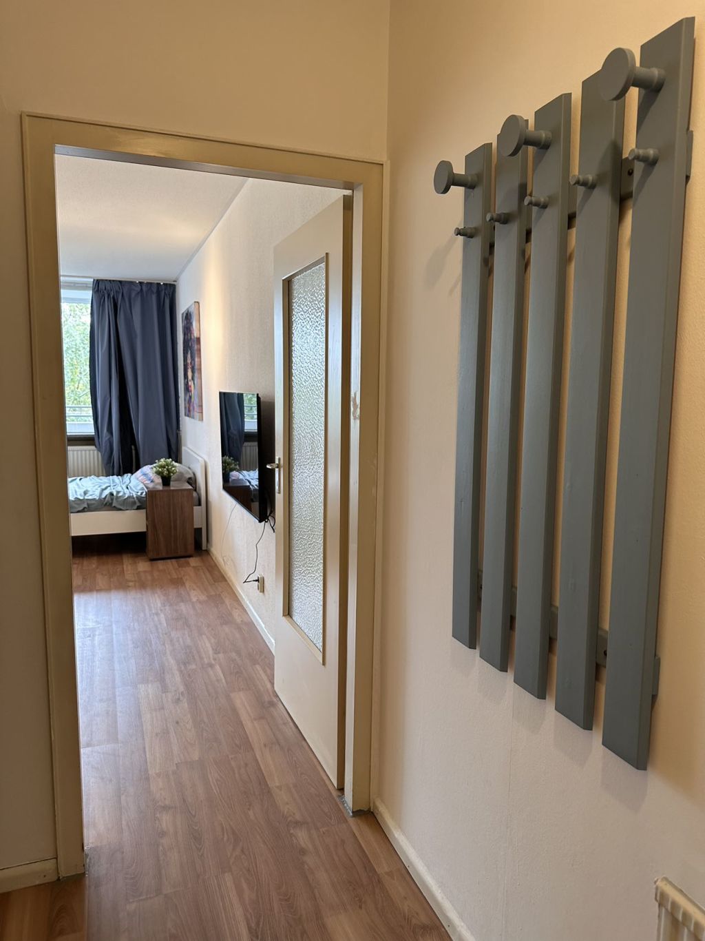 Rent 1 room apartment Bonn | Entire place | Bonn | Voll möbliertes sonniges Studio mit Parking, Balkon, ausgestatteter Küche, und Netflix | Hominext