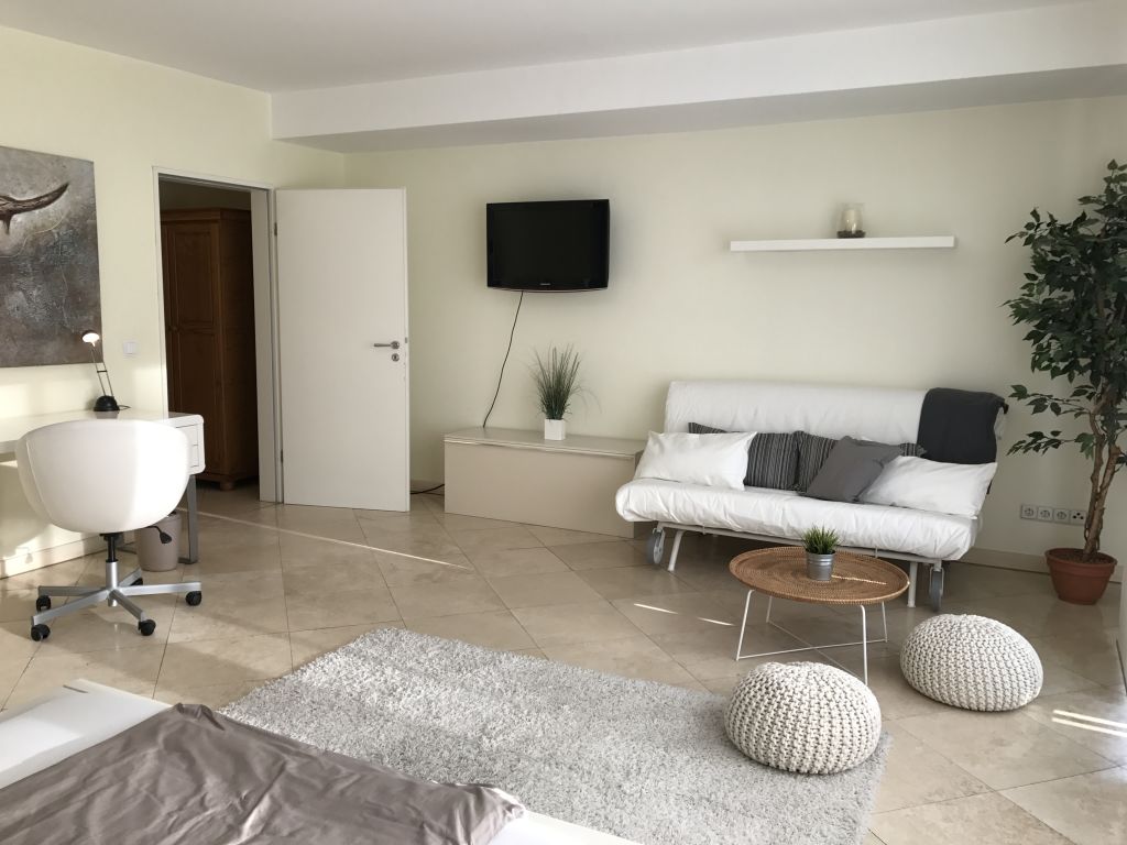 Rent 1 room apartment Düsseldorf | Entire place | Düsseldorf | Ruhige großzügige Zwei-Zimmerwohnung mit zwei Balkonen | Hominext