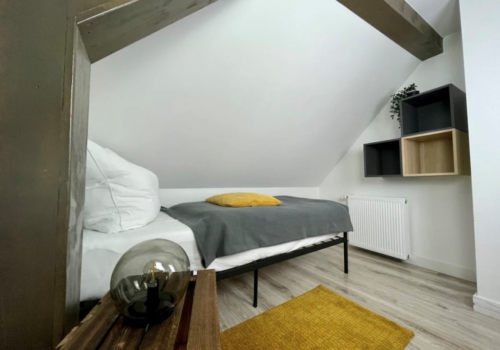 Rent 2 rooms apartment Traben-Trarbach | Entire place | Traben-Trarbach | Wunderschönes Reihenhaus für bis zu 6 Personen | Hominext