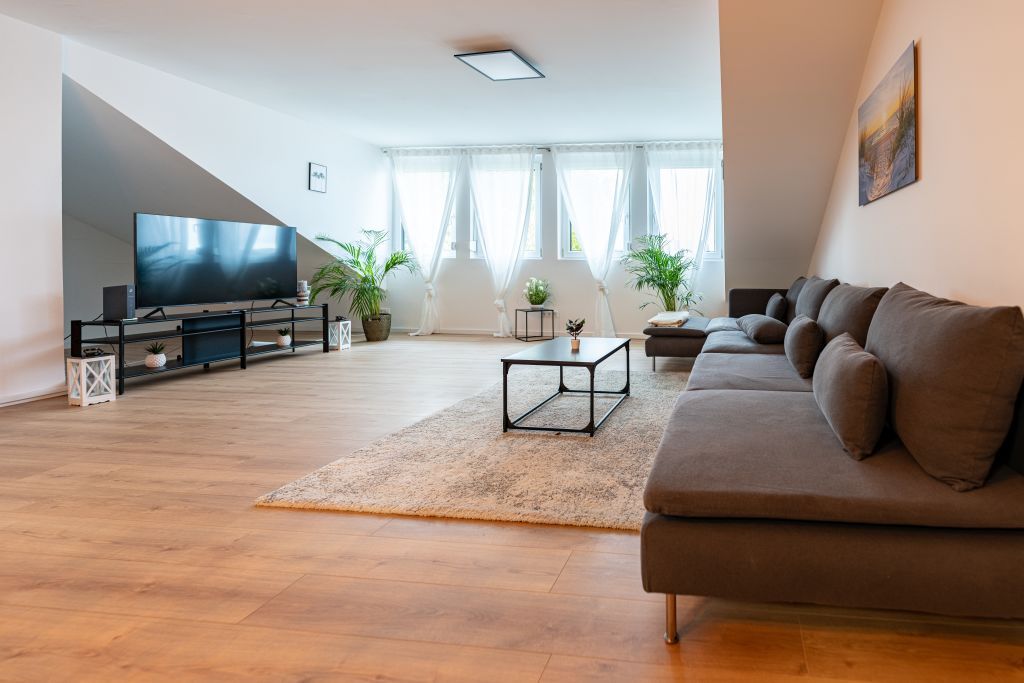 Rent 1 room apartment Plankstadt | Entire place | Plankstadt | Apartment im Dachgeschoss | Hominext