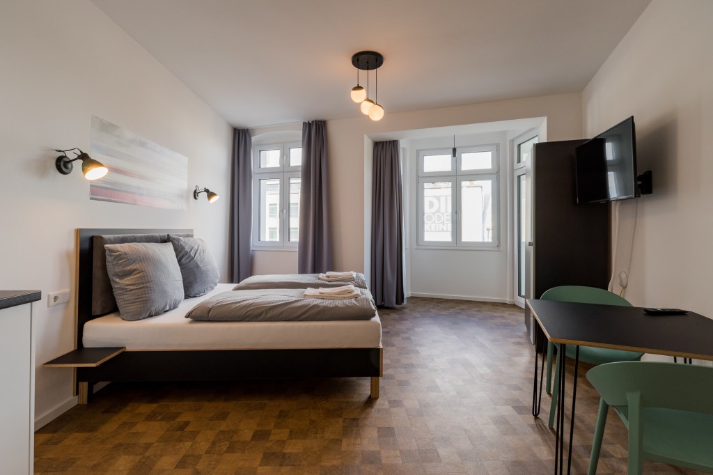 Rent 1 room apartment Berlin | Entire place | Berlin | Großzügiges Studio im sanierten Apartmenthaus am Hermannplatz | Hominext