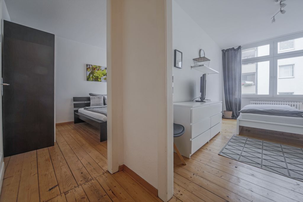 Rent 2 rooms apartment Düsseldorf | Entire place | Düsseldorf | Große Wohnung mitten im Medienhafen! | Hominext