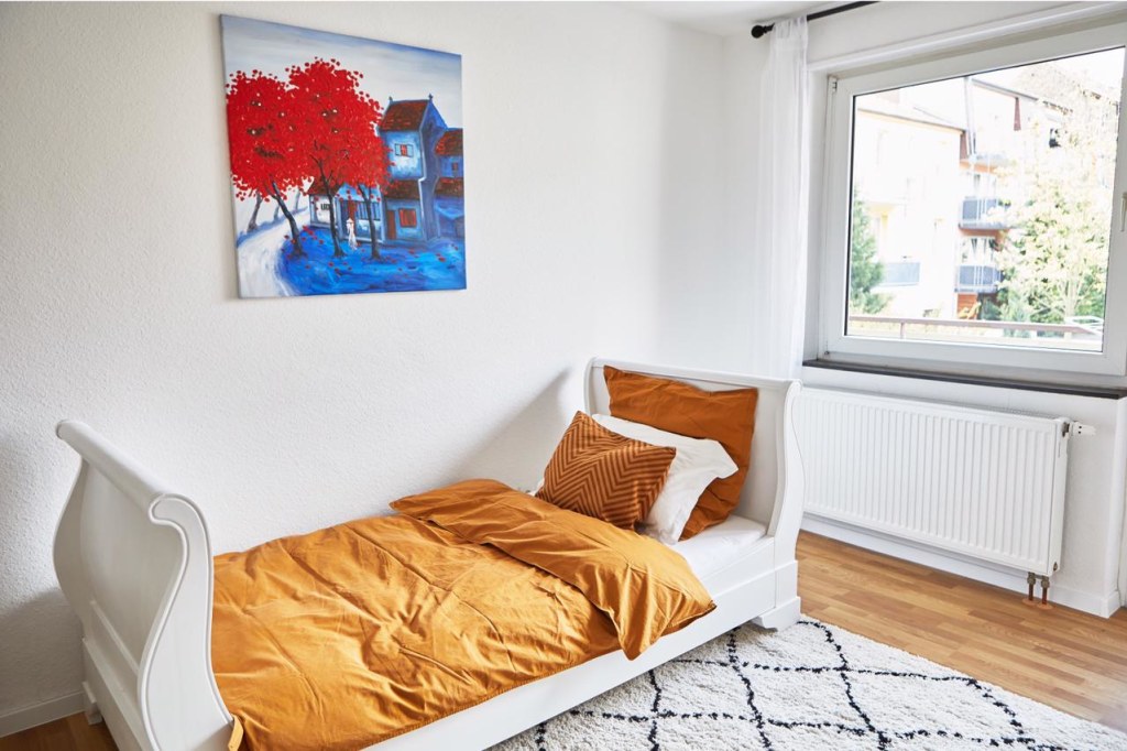 Rent 2 rooms apartment Ludwigshafen am Rhein | Entire place | Ludwigshafen am Rhein | Work From Home, 2 Schlafzimmer, in der Nähe von BASF mit großem Balkon und kostenlosen Parkplätzen, Highspeed-Internet und Netflix | Hominext