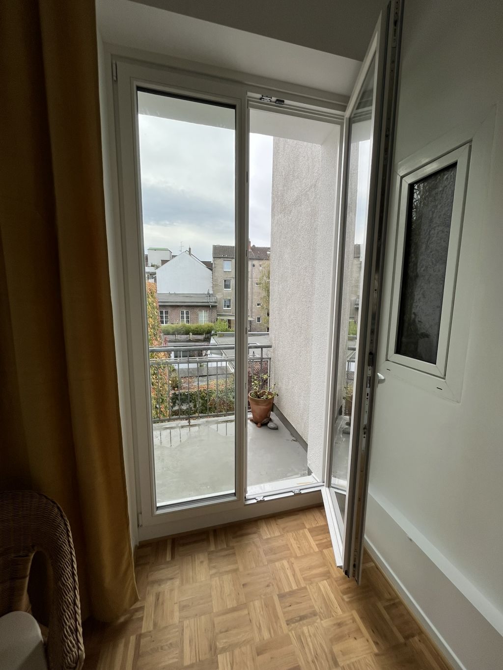 Rent 1 room apartment Düsseldorf | Entire place | Düsseldorf | Ruhiges neu saniertes  Apartment im belebten Viertel in Düsseldorf | Hominext