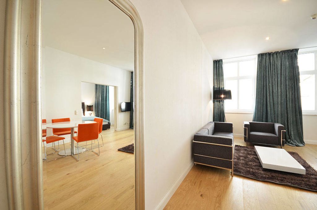 Miete 1 Zimmer Wohnung Frankfurt am Main | Ganze Wohnung | Frankfurt am Main | Elegante und voll möblierte Business-Wohnung mit 1 Schlafzimmer in Frankfurt am Main bei Mainufer # 6080 | Hominext