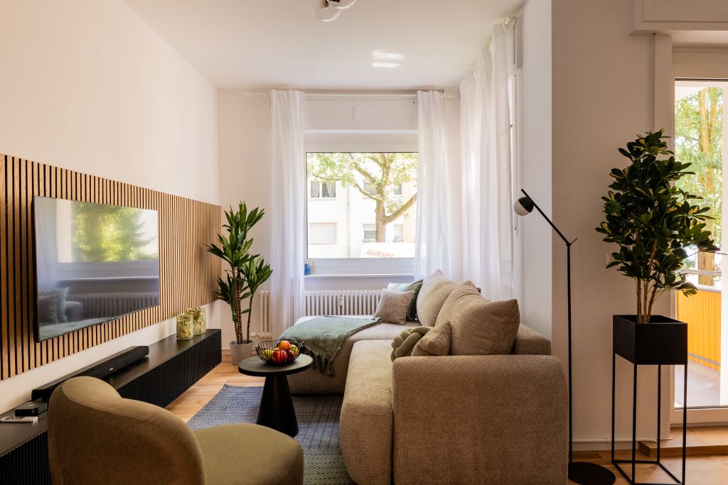 Rent 2 rooms apartment Berlin | Entire place | Berlin | Urbane Eleganz: Lankwitzer 2-Zimmer-Apartment mit privatem Balkon | Hominext