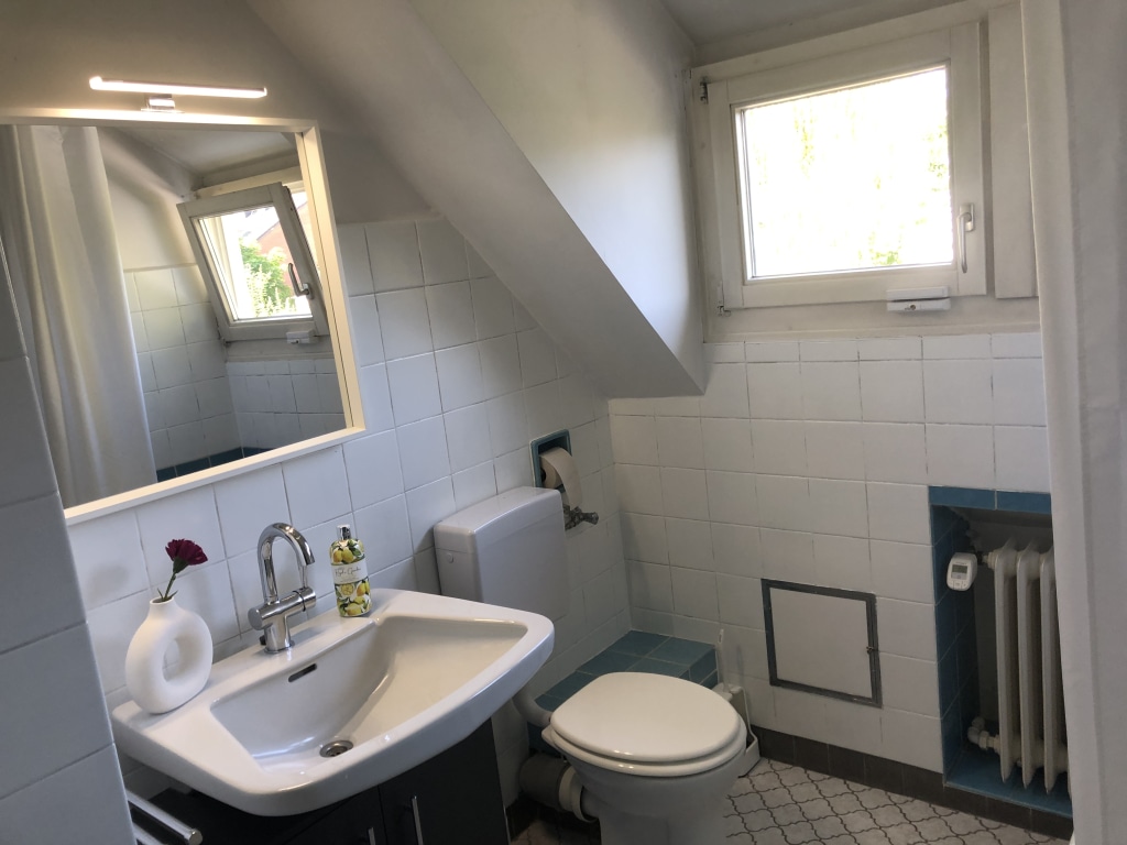 Rent 2 rooms apartment Köln | Entire place | Köln | Geräumige Haushälfte mit riesigem Garten im grünen Köln-Brück, Gute Anbindung an Flughafen, Messe und Innenstadt | Hominext