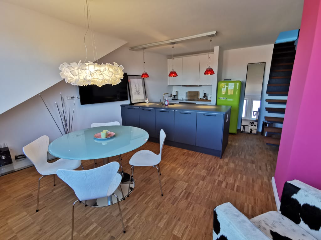 Rent 1 room apartment Hannover | Entire place | Hannover | *Neu* Farbenfrohes Apartment mit Blick über die Altstadt Hannovers | Hominext