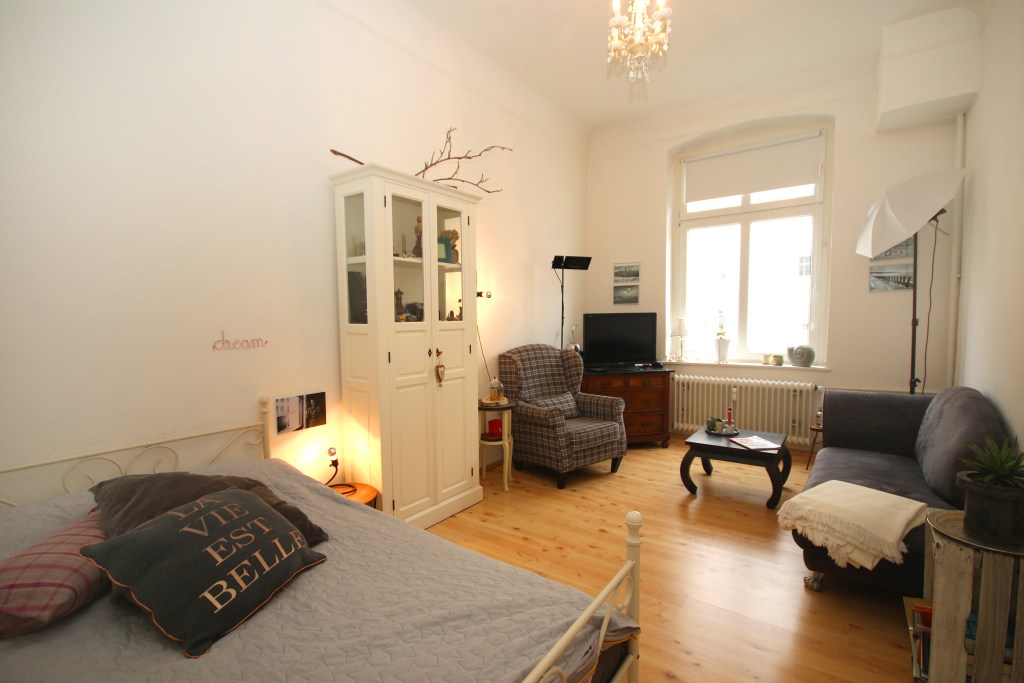 Miete 1 Zimmer Wohnung Düsseldorf | Ganze Wohnung | Düsseldorf | Altbau, Balkon, Wohnküche, sonnig, zentral, Fürstenplatz und Volksgarten fußläufig | Hominext