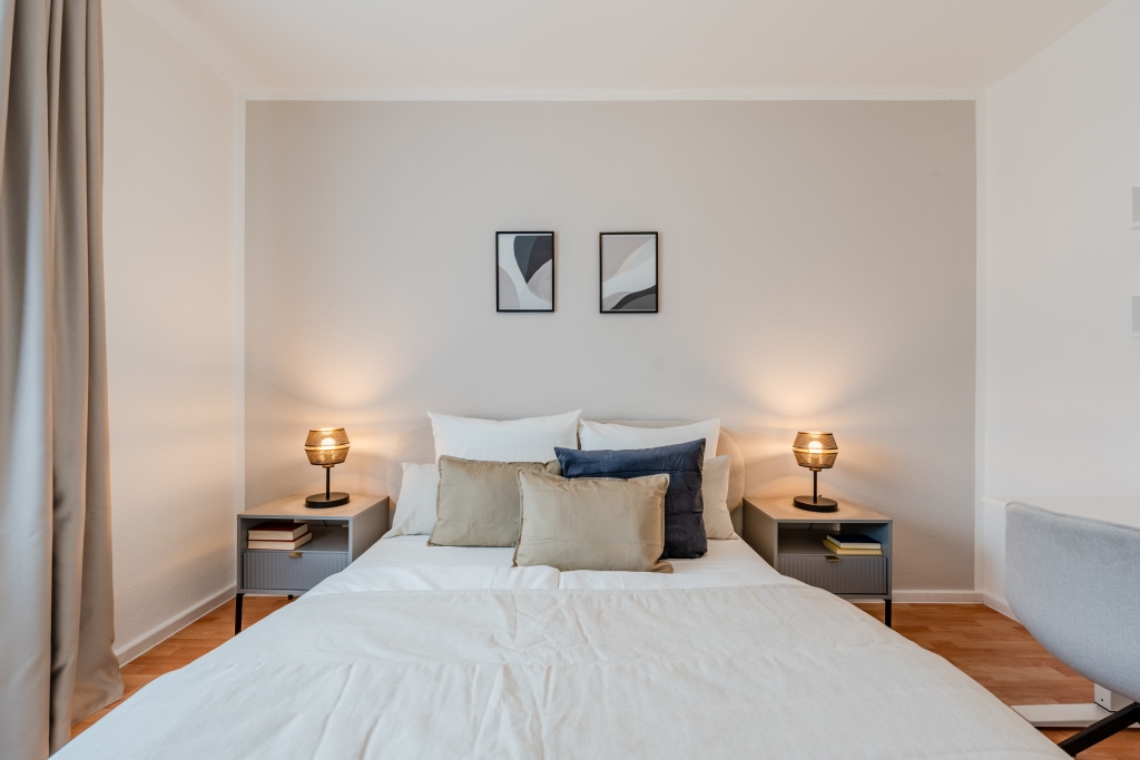 Rent 2 rooms apartment Berlin | Entire place | Berlin | Luxuriöse 3-Zimmer-Wohnung mit viel Licht und Balkon im Berliner Stadtteil Spandau | Hominext