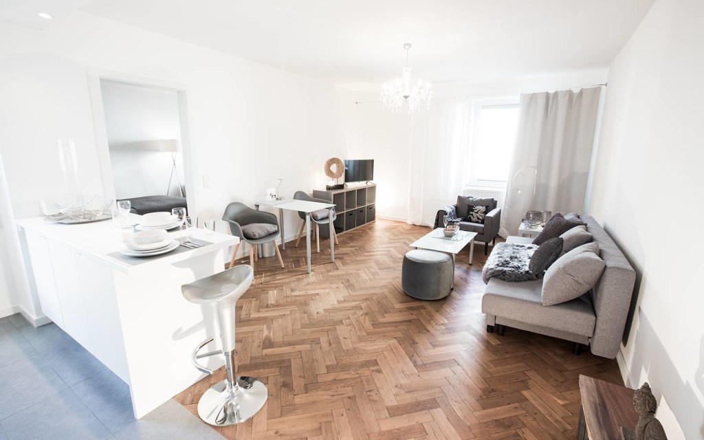 Rent 1 room apartment Stuttgart | Entire place | Stuttgart | Wohn- und Schlafzimmer separiert - Bad mit Regendusche | Hominext