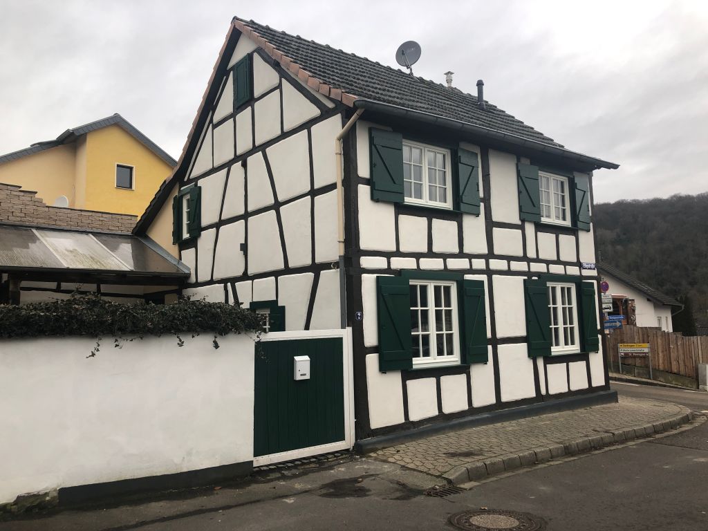 Rent 2 rooms apartment Remagen | Entire place | Remagen | Liebevoll saniertes Fachwerkhaus in bester Lage | Hominext