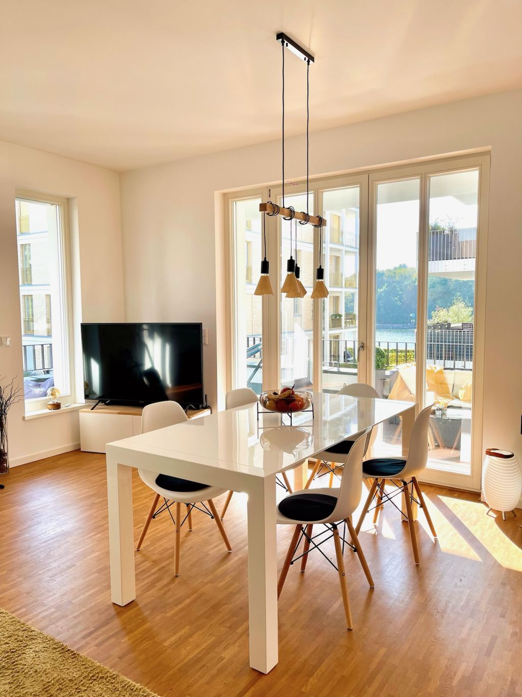 Miete 2 Zimmer Wohnung Berlin | Ganze Wohnung | Berlin | The Berlin Retreat - Stilvolles Apartment mit Wasserblick - 109qm - 2 Schlafzimmer 2 Bäder - 20min zum Flughafen | Hominext