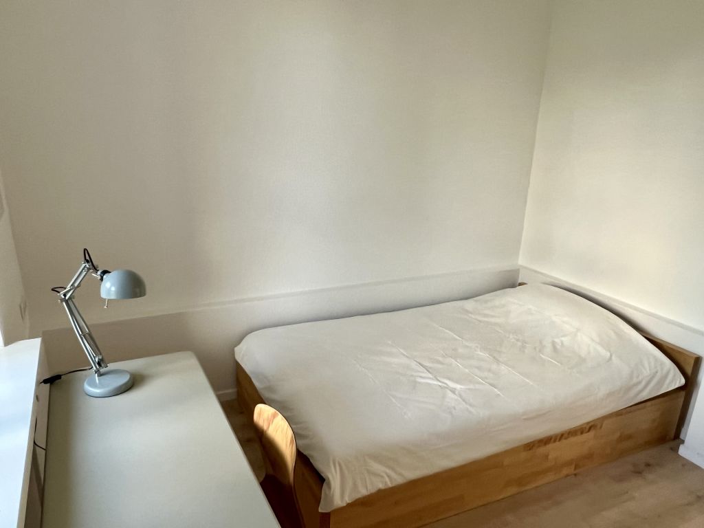 Rent 2 rooms apartment Berlin | Entire place | Berlin | Ruhige, frisch renovierte 3-Zimmer-Wohnung am Tempelhofer Feld | Hominext