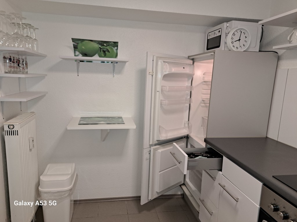 Miete 1 Zimmer Wohnung Leverkusen | Ganze Wohnung | Leverkusen | Ideal für Singles/ Paare -Einbauküche voll möbliert... Wohn-, Schlafzi EG, ca. 20 m² Terrasse | Hominext