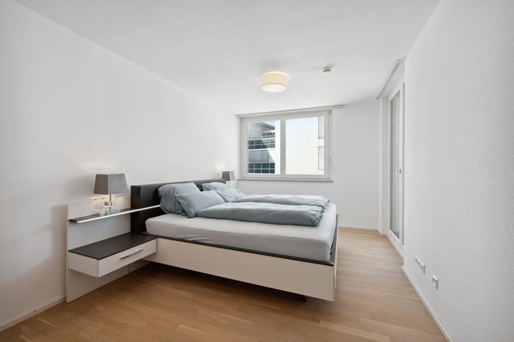 Rent 2 rooms apartment Böblingen | Entire place | Böblingen | Perfekt für die Familie I Exklusive und moderne 3-Zimmer-Wohnung in der Nähe von Mercedes I Stuttgart I Küche I Home Office | Hominext