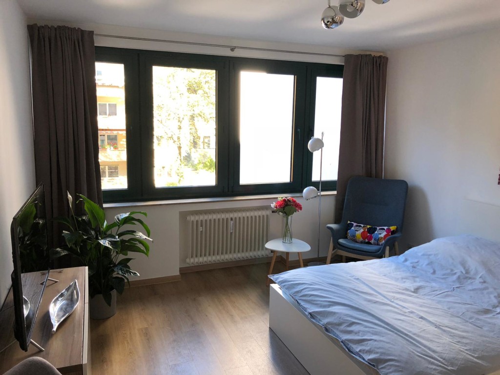 Miete 1 Zimmer Wohnung Köln | Ganze Wohnung | Köln | Modernes Studio-Apartement am Mediapark | Hominext