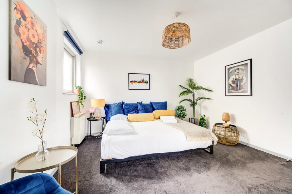 flat 618, 101 Blackwall Way, London E14 9QX, UK