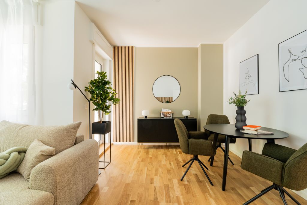 Rent 2 rooms apartment Berlin | Entire place | Berlin | Urbane Eleganz: Lankwitzer 2-Zimmer-Apartment mit privatem Balkon | Hominext
