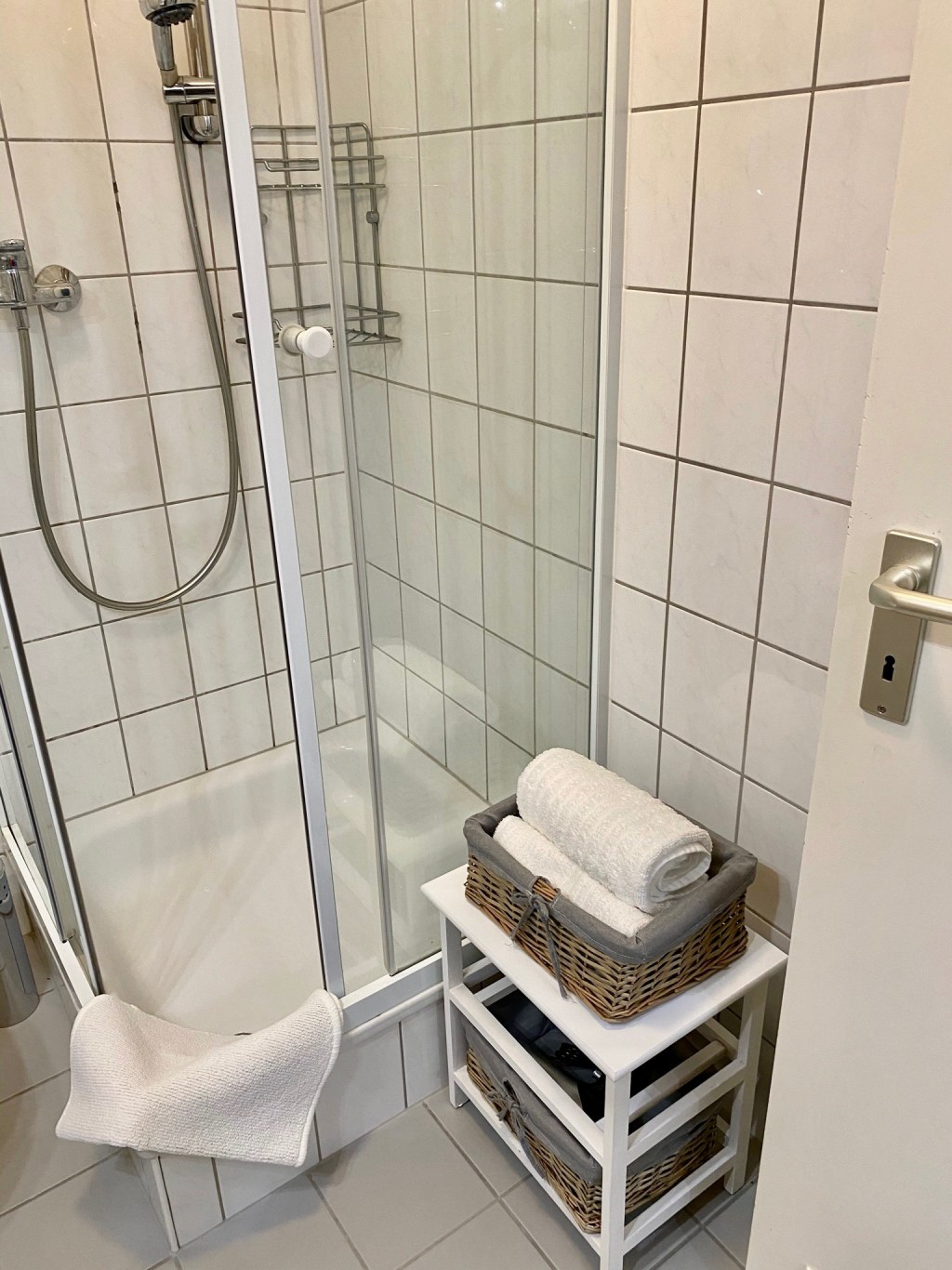 Rent 1 room apartment Leverkusen | Entire place | Leverkusen | Helles, modisches Apartment im Stadtzentrum von Leverkusen (nahe Hauptbahnhof, Parkplatz optional) | Hominext