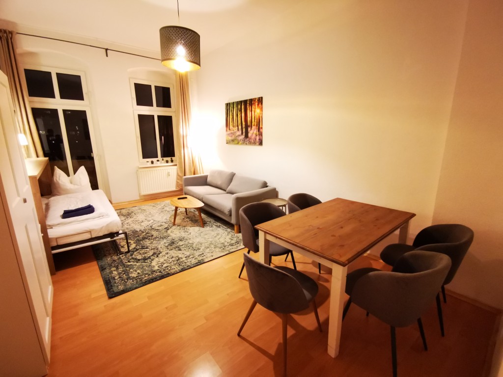 Rent 2 rooms apartment Berlin | Entire place | Berlin | Gemütlich Wohnung mit Balkon | Hominext