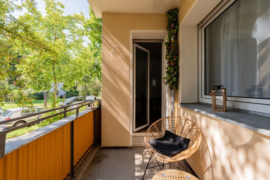 Rent 2 rooms apartment Berlin | Entire place | Berlin | Urbane Eleganz: Lankwitzer 2-Zimmer-Apartment mit privatem Balkon | Hominext